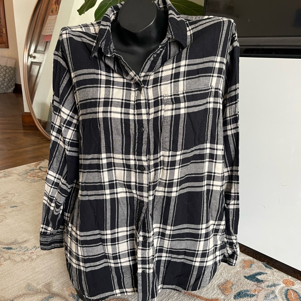 COPY - Gap Women’s Black White Plaid Boyfriend Flannel Button Up Shirt size M